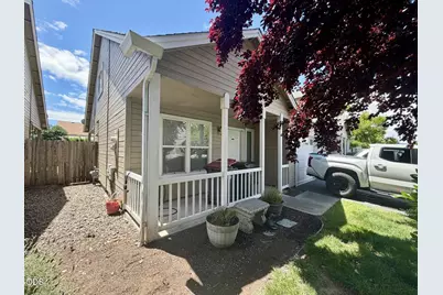 1906 Pebble Way, Medford, OR 97504 - Photo 2