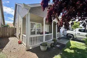 1906 Pebble Way, Medford, OR 97504 - Photo 2