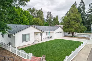 403 Berglund St, Rogue River, OR 97537 - Photo 4