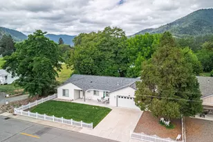 403 Berglund St, Rogue River, OR 97537 - Photo 2