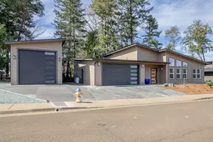 407 Selah Ln, Cave Junction, OR 97523 - Photo 2