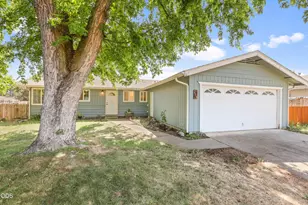 209 Coral Cir, Phoenix, OR 97535 - Photo 4