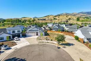 137 Willow Springs Dr, Talent, OR 97540 - Photo 52