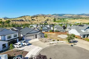 137 Willow Springs Dr, Talent, OR 97540 - Photo 46