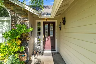 1662 Nunnwood Ln, Grants Pass, OR 97527 - Photo 2