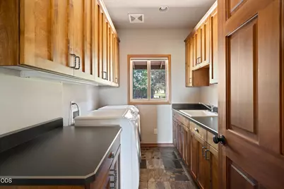 6900 NE 1st Street, Redmond, OR 97756 - Photo 42