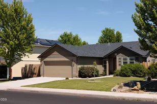 440 SW 31st St, Redmond, OR 97756 - Photo 2
