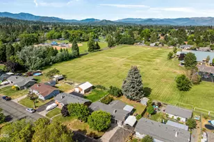 1120 SW Cottonwood St, Grants Pass, OR 97526 - Photo 4