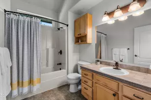 15194 E River Loop Dr E, Bend, OR 97707 - Photo 16