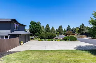 61211 Mt Vista Dr, Bend, OR 97702 - Photo 6