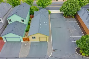 417 NW 27th St, Redmond, OR 97756 - Photo 2