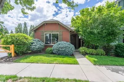 417 NW 27th Street, Redmond, OR 97756 - Photo 1
