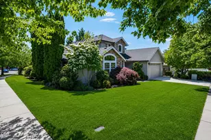 3880 Crystal Springs Dr, Medford, OR 97504 - Photo 1