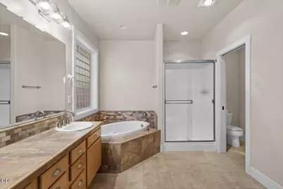 3880 Crystal Springs Drive, Medford, OR 97504 - Photo 18