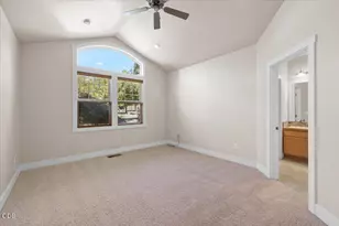 3880 Crystal Springs Dr, Medford, OR 97504 - Photo 18