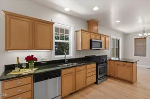 3880 Crystal Springs Dr, Medford, OR 97504 - Photo 10