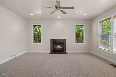 3880 Crystal Springs Drive, Medford, OR 97504 - Photo 6