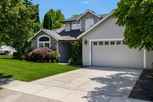 3880 Crystal Springs Dr, Medford, OR 97504 - Photo 2