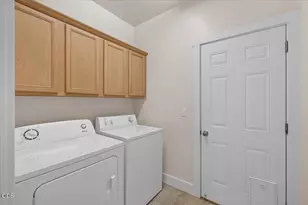 3880 Crystal Springs Dr, Medford, OR 97504 - Photo 20