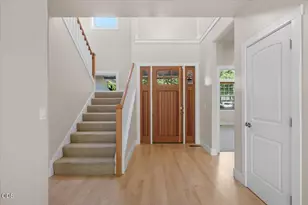 3880 Crystal Springs Dr, Medford, OR 97504 - Photo 4