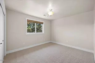 3880 Crystal Springs Dr, Medford, OR 97504 - Photo 24