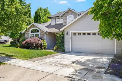 3880 Crystal Springs Drive, Medford, OR 97504 - Photo 2