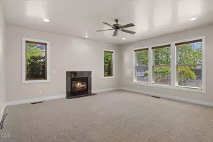 3880 Crystal Springs Dr, Medford, OR 97504 - Photo 12