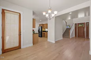 3880 Crystal Springs Dr, Medford, OR 97504 - Photo 10