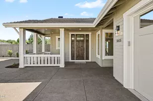 5615 Autumn Park Dr, Medford, OR 97504 - Photo 2
