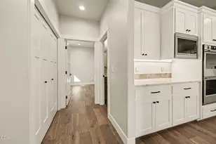 5615 Autumn Park Dr, Medford, OR 97504 - Photo 38
