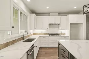 5615 Autumn Park Dr, Medford, OR 97504 - Photo 10