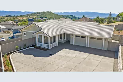 5615 Autumn Park Drive, Medford, OR 97504 - Photo 2