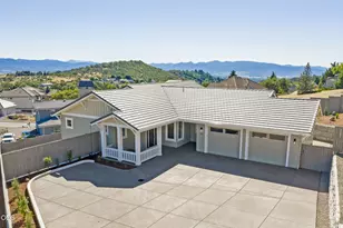 5615 Autumn Park Dr, Medford, OR 97504 - Photo 2