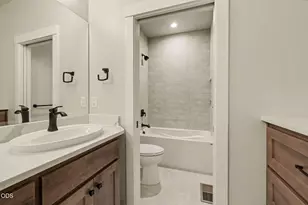 5615 Autumn Park Dr, Medford, OR 97504 - Photo 54