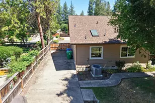 1025 Anglers Pl, Shady Cove, OR 97539 - Photo 44