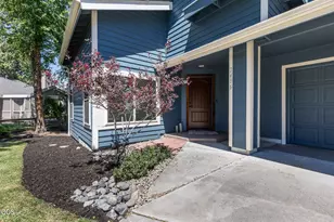 2486 SW Valleyview Dr SW, Redmond, OR 97756 - Photo 2
