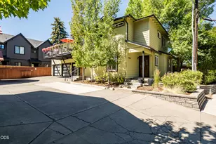 909 NW Delaware Ave, Bend, OR 97703 - Photo 46