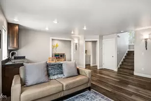 909 NW Delaware Ave, Bend, OR 97703 - Photo 10