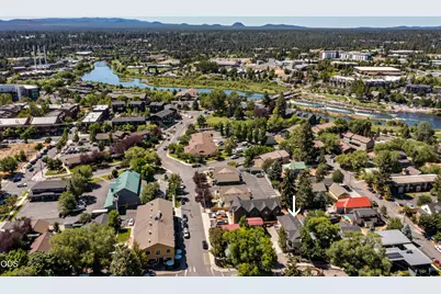 909 NW Delaware Avenue, Bend, OR 97703 - Photo 2