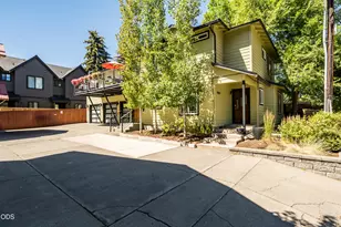 909 NW Delaware Ave, Bend, OR 97703 - Photo 1