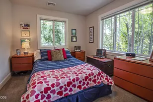 909 NW Delaware Ave, Bend, OR 97703 - Photo 24