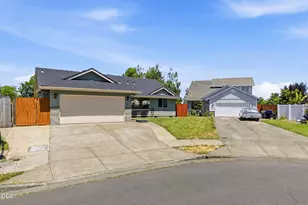 633 Cedar St, Independence, OR 97351 - Photo 2