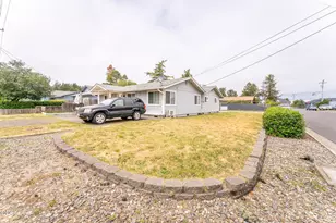 2025 Pine St, Florence, OR 97439 - Photo 28