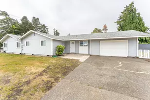 2025 Pine St, Florence, OR 97439 - Photo 2