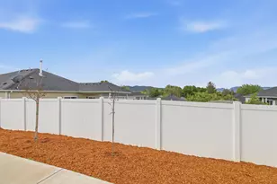 1922 Modena Ln, Medford, OR 97501 - Photo 22