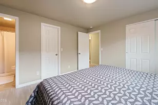 2087 NE Mistletoe Ct, Bend, OR 97701 - Photo 14