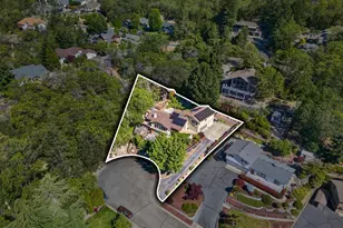 1748 NW Crescent Dr, Grants Pass, OR 97526 - Photo 4