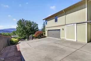 1748 NW Crescent Dr, Grants Pass, OR 97526 - Photo 64