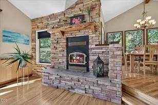 1748 NW Crescent Dr, Grants Pass, OR 97526 - Photo 16