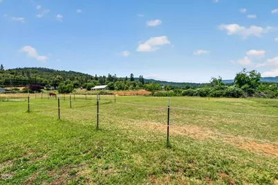 1760 Minear Road, Medford, OR 97501 - Photo 38